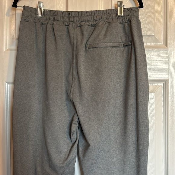 Vuori Ponto Performance men’s gray tapered leg jogger sweatpants size medium - Picture 6 of 8